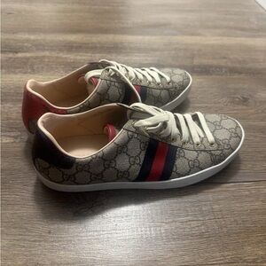 Gucci ace  gg supreme sneakers with blue and red metallic heal.